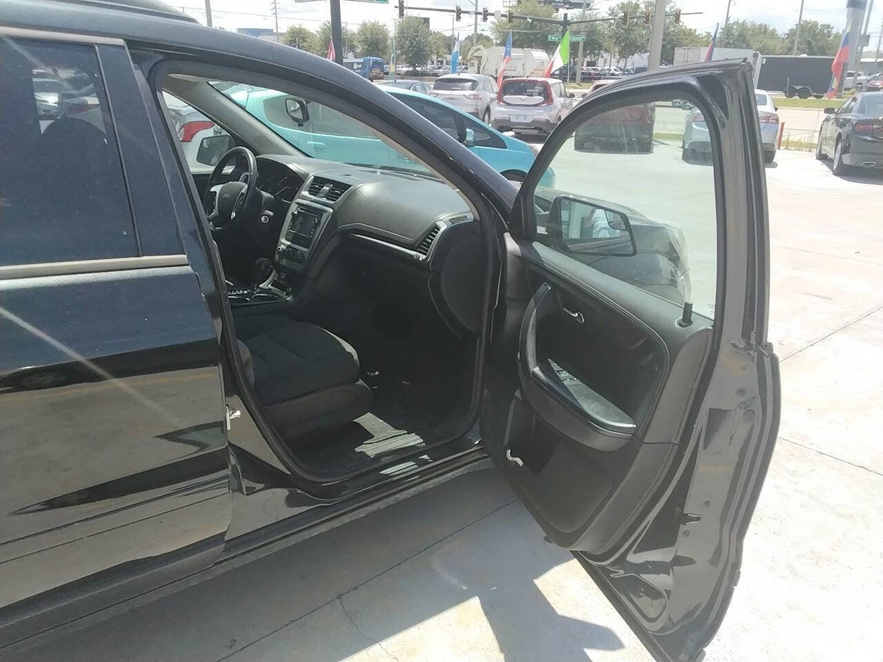 Used 2014 GMC Acadia SLE image 12
