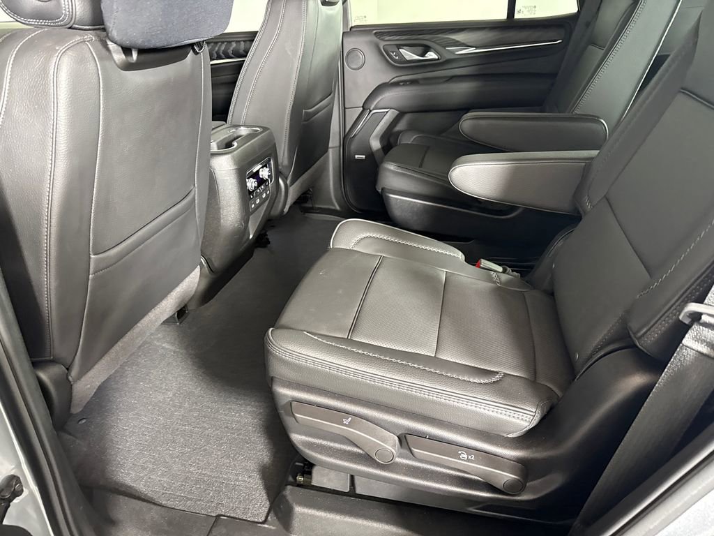 Used 2024 GMC Yukon Denali w/ Advanced Technology Package AWD/4WD image 18