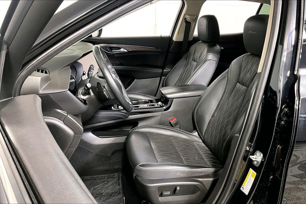 Used 2022 Buick Envision Avenir w/ Safety Package image 25