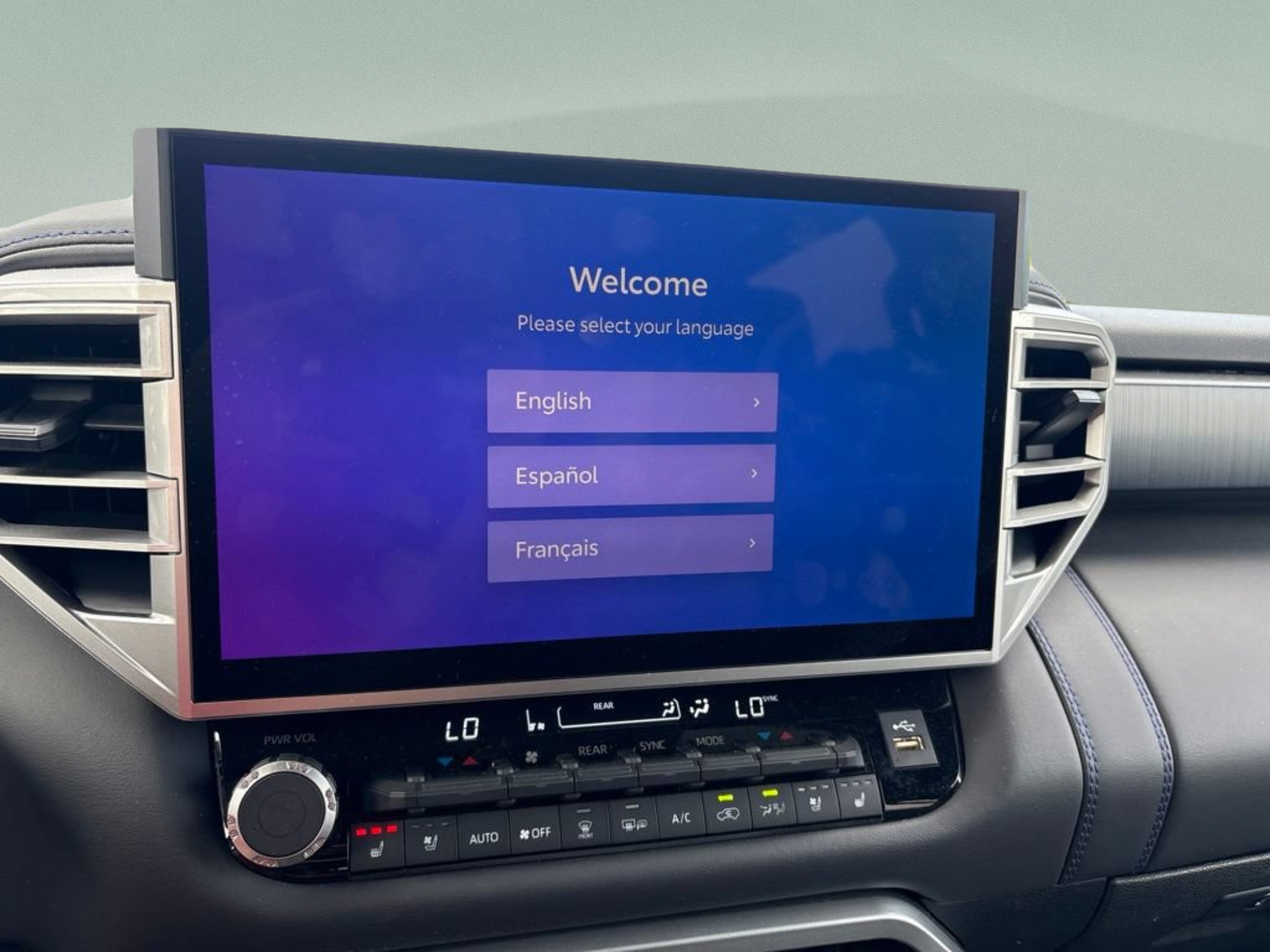Certified 2025 Toyota Sequoia Platinum AWD/4WD image 11