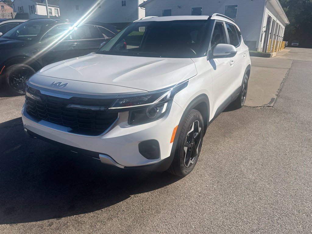 Used 2024 Kia Seltos EX AWD/4WD image 1