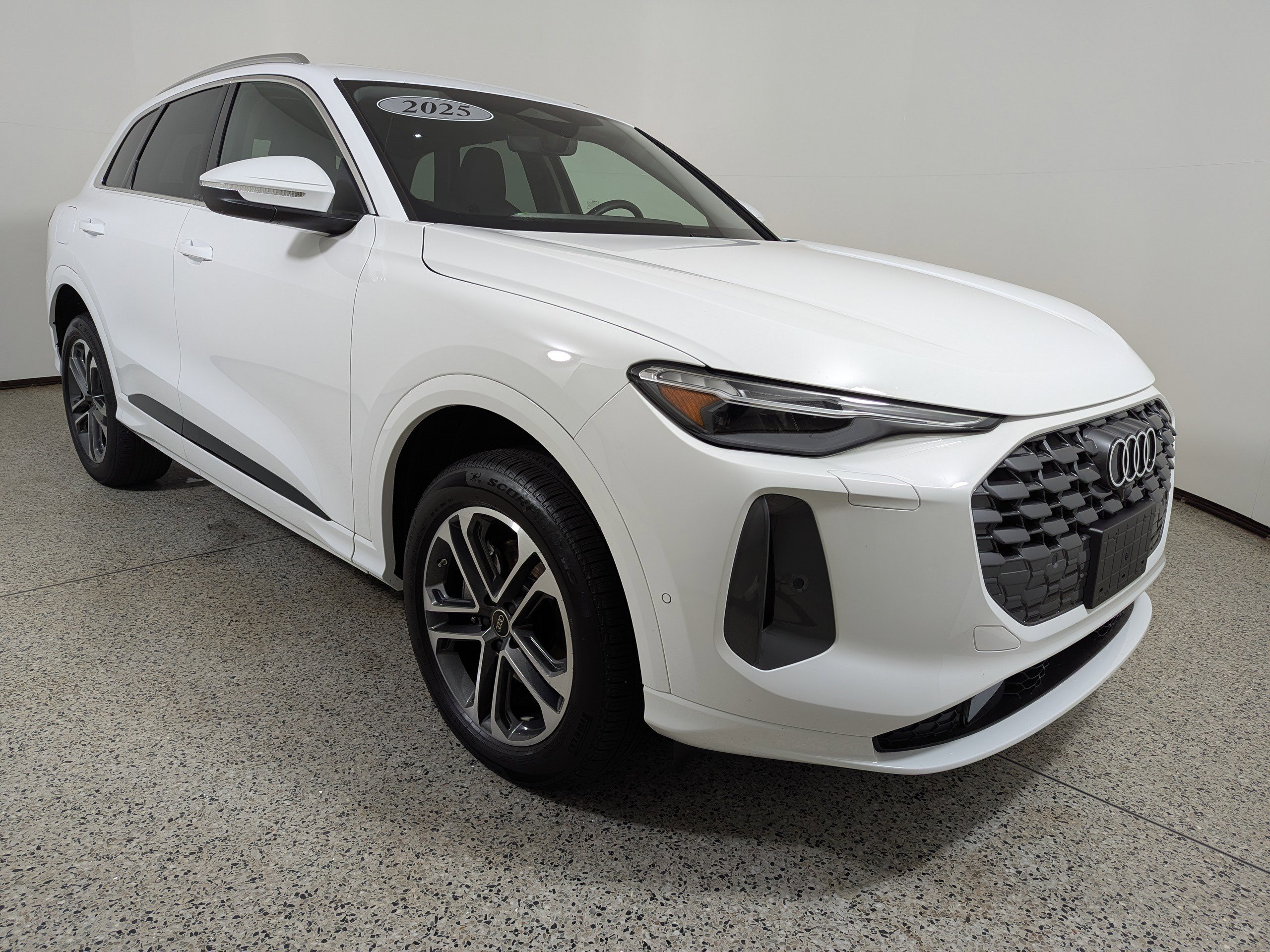 Certified 2025 Audi Q5 Premium w/ Premium Plus AWD/4WD image 1
