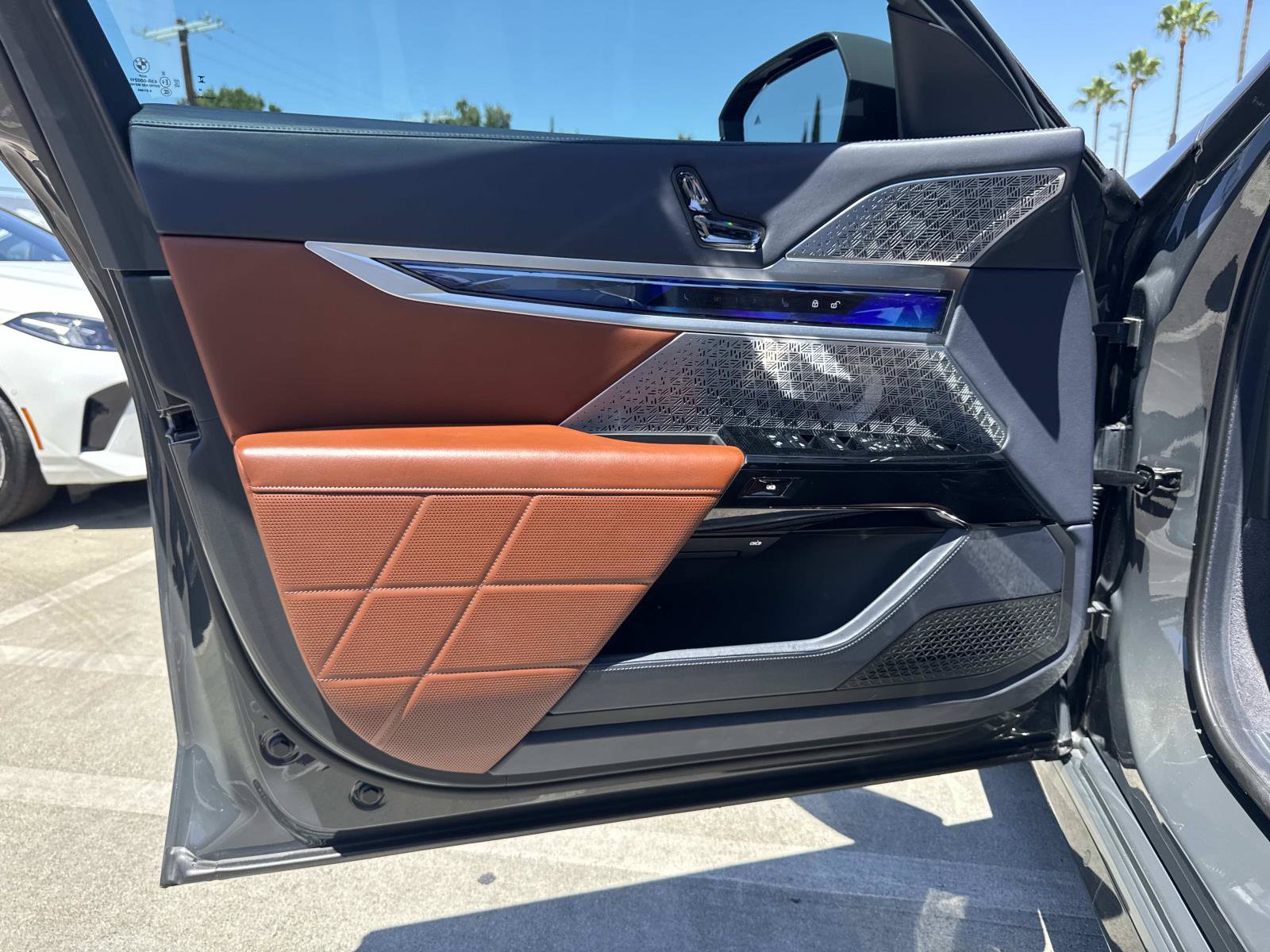 Used 2023 BMW i7 xDrive60 AWD/4WD image 23