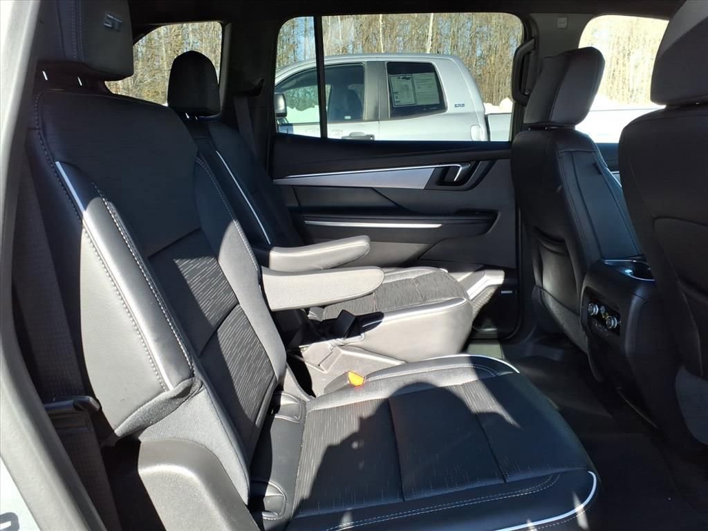 Used 2025 Buick Enclave Sport Touring image 8