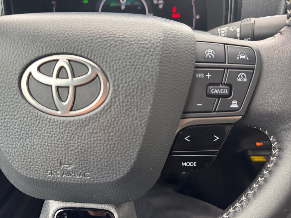Used 2026 Toyota Camry SE FWD image 30