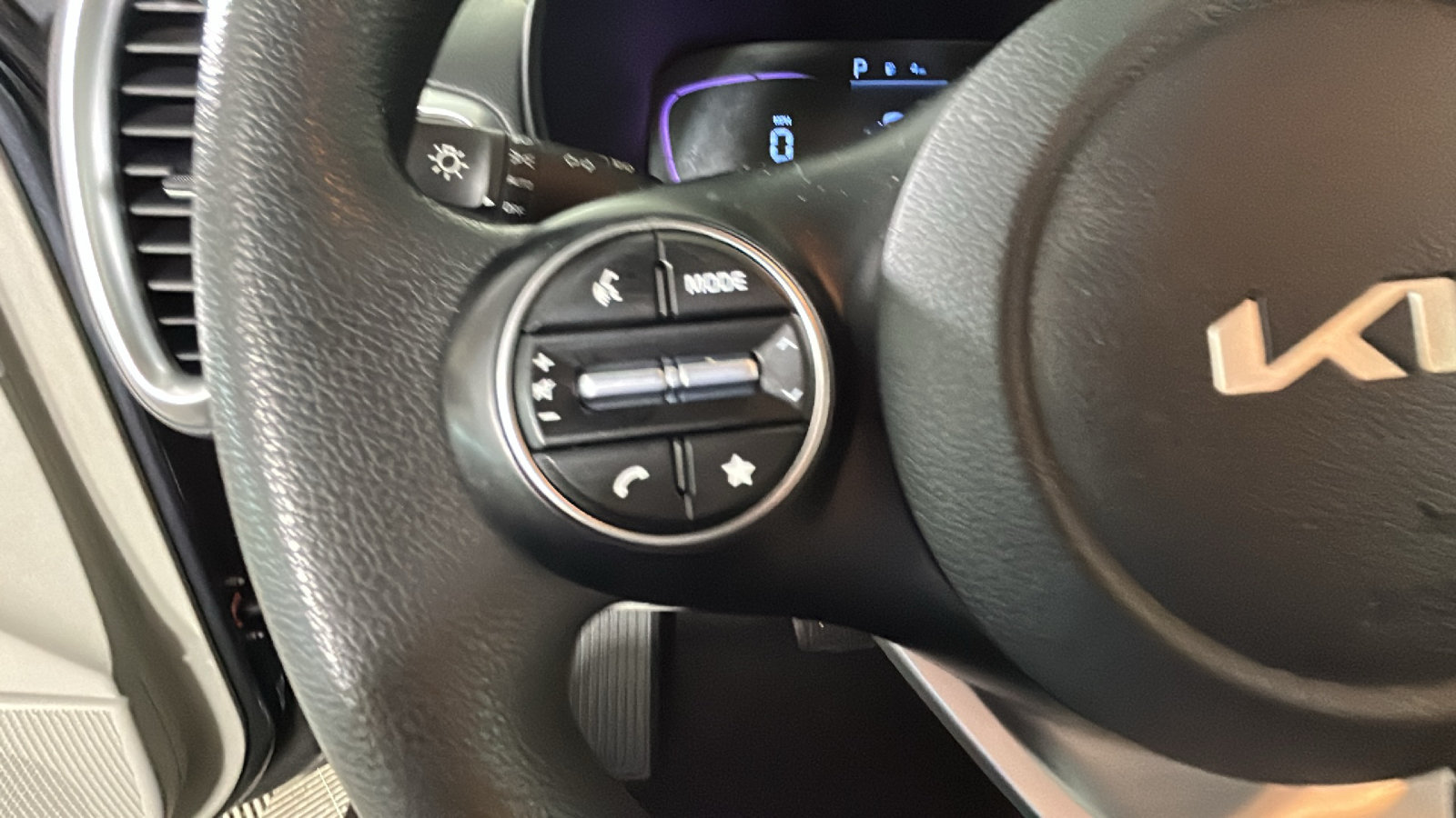 Used 2024 Kia Soul LX w/ Option Group 015 FWD image 15