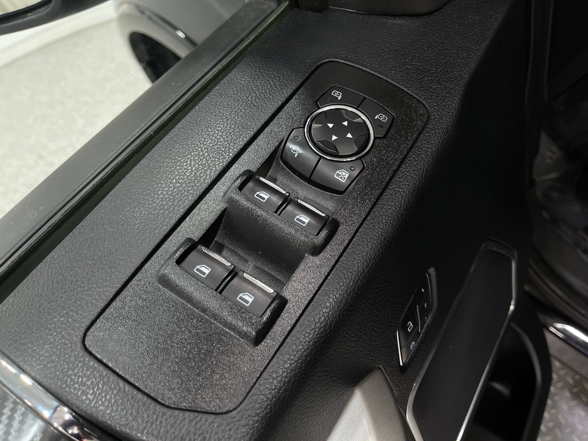 Used 2018 Ford F150 Lariat w/ Equipment Group 501A Mid AWD/4WD image 15