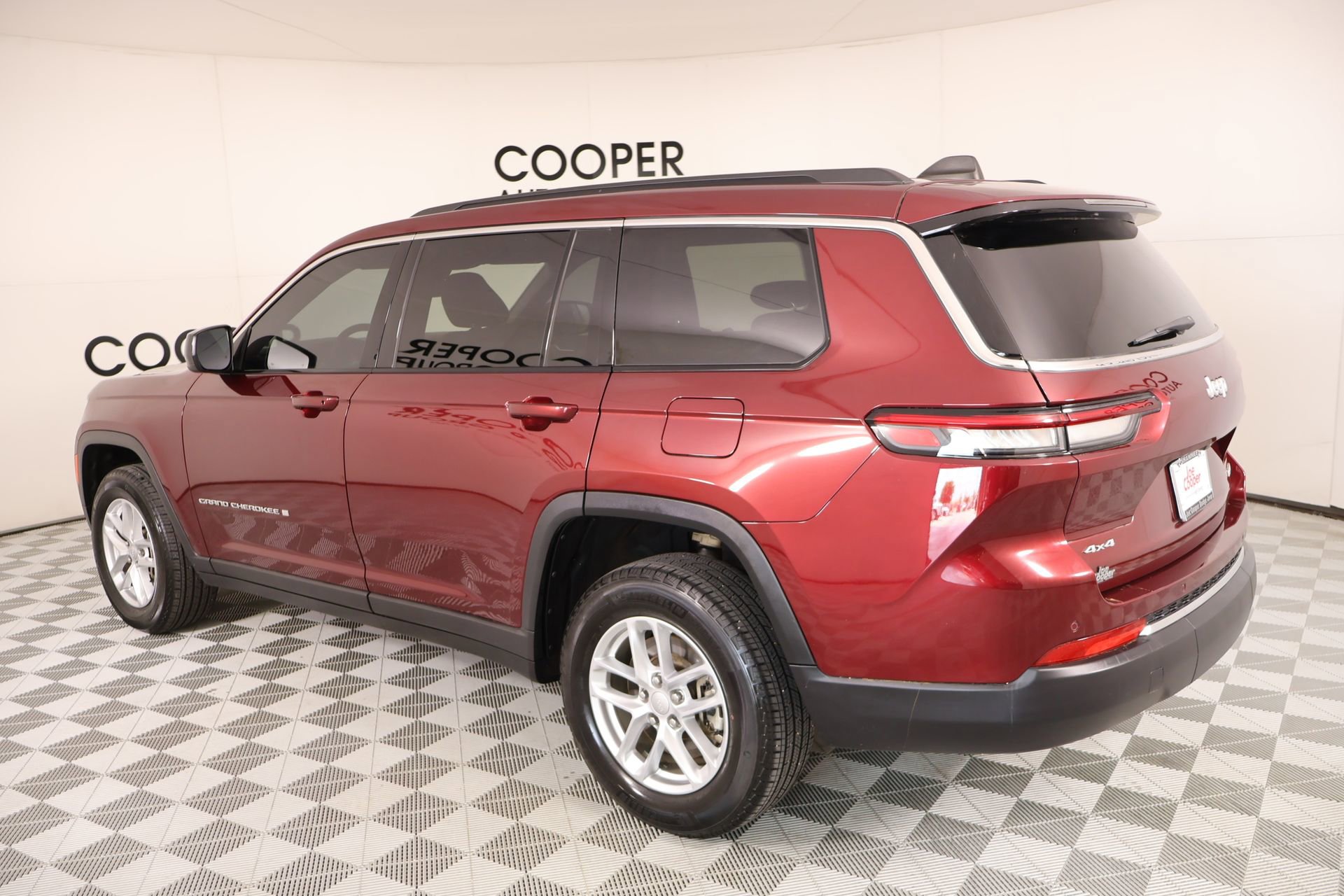 Used 2024 Jeep Grand Cherokee L Laredo w/ Luxury Tech Group I AWD/4WD image 24