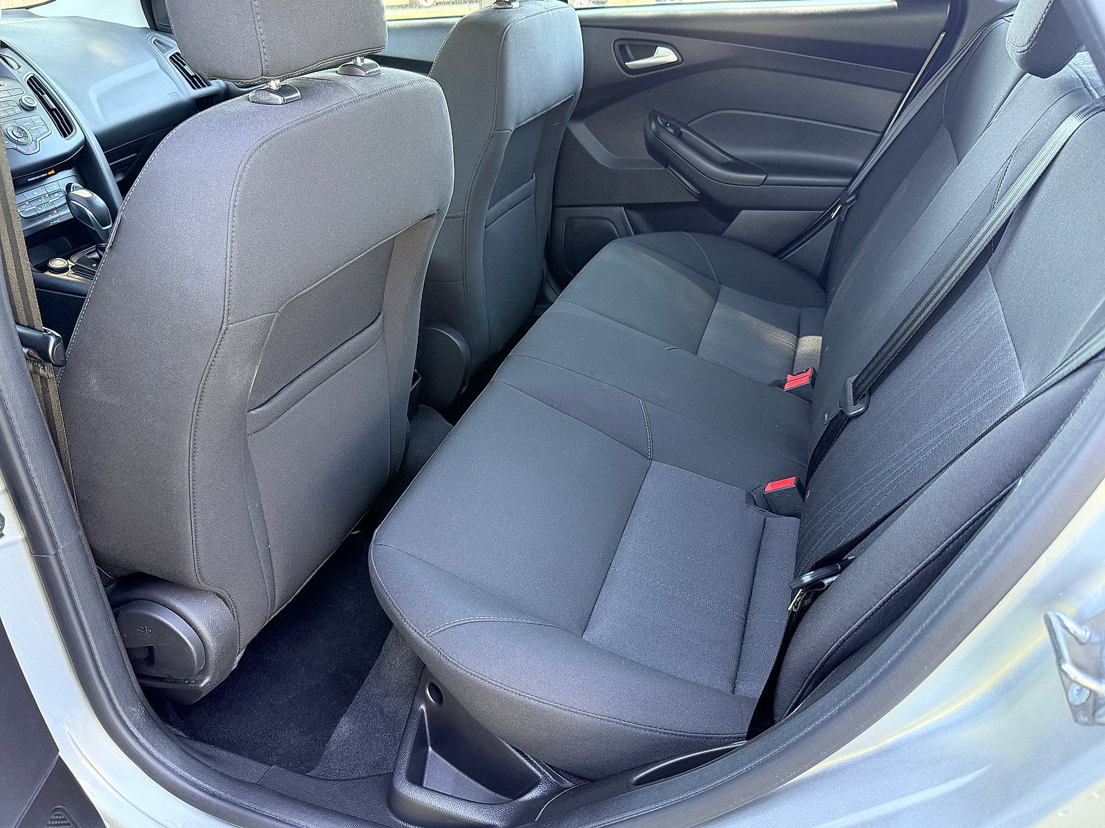 Used 2015 Ford Focus SE w/ SE Sport Package FWD image 32