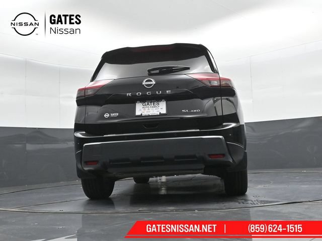 Used 2025 Nissan Rogue SL AWD/4WD image 39