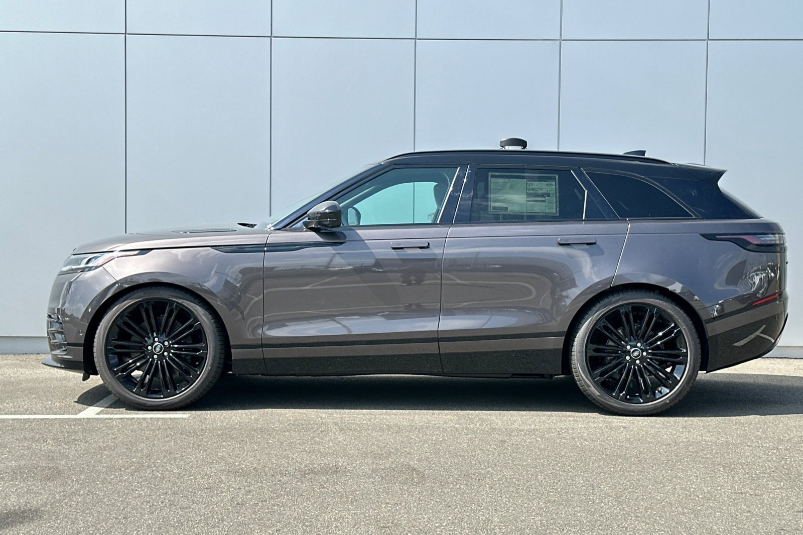 New 2026 Land Rover Range Rover Velar Dynamic SE image 4