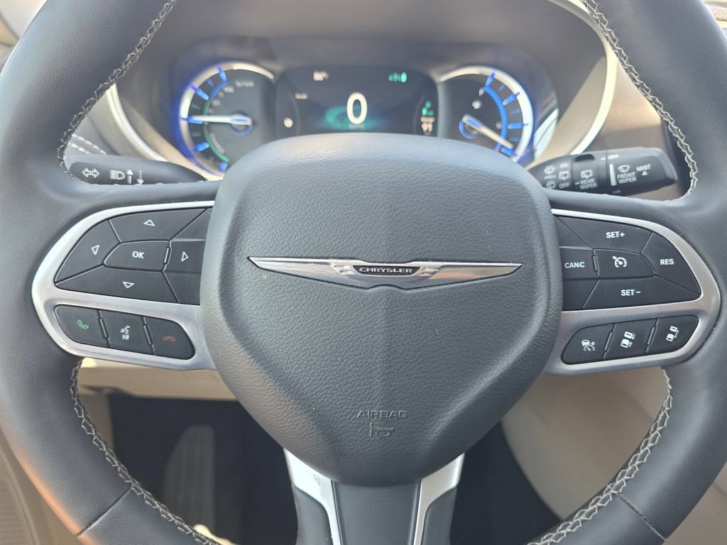 Certified 2024 Chrysler Pacifica Limited FWD image 34