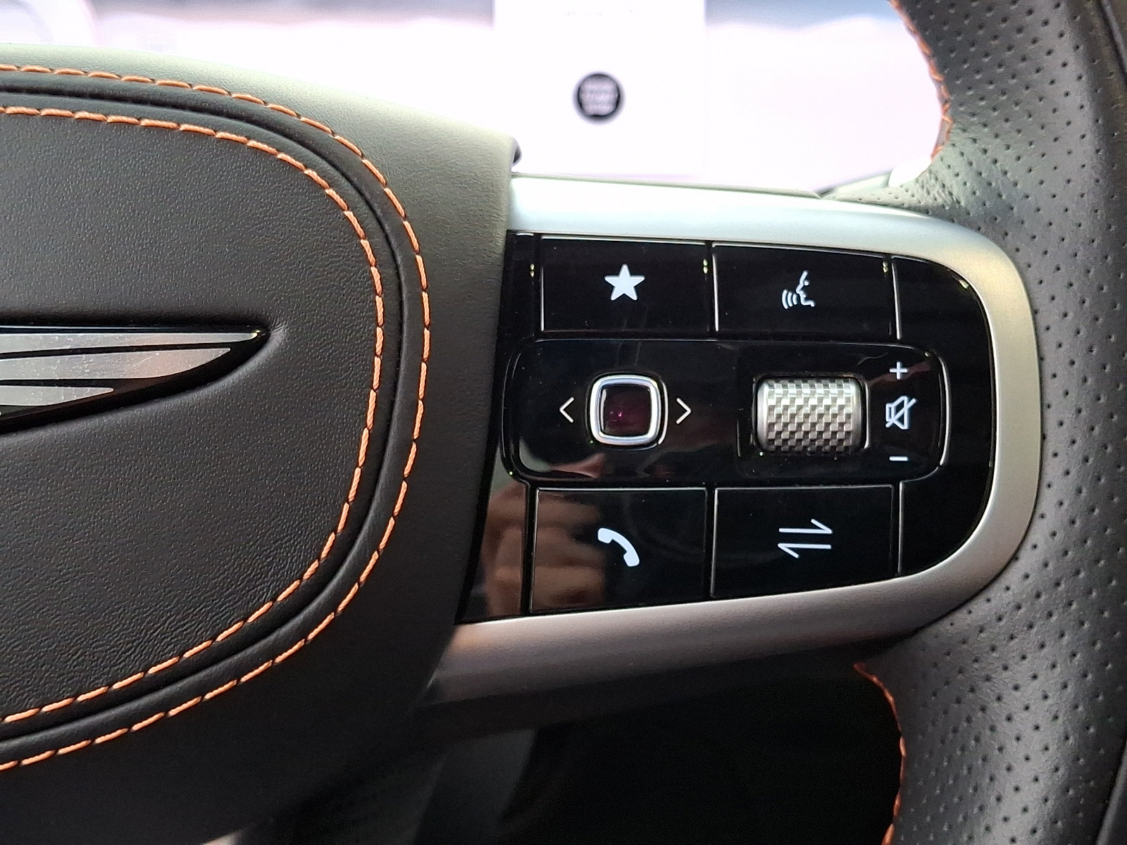 Certified 2026 Genesis GV70 3.5T Sport Prestige AWD/4WD image 25