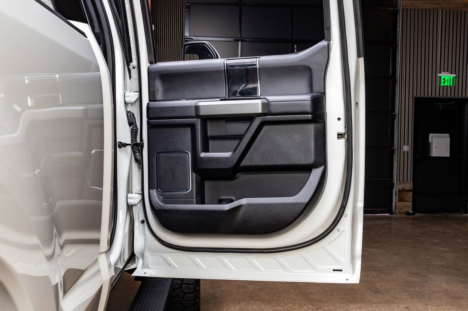 Used 2021 Ford F250 Platinum w/ FX4 Off-Road Package image 38