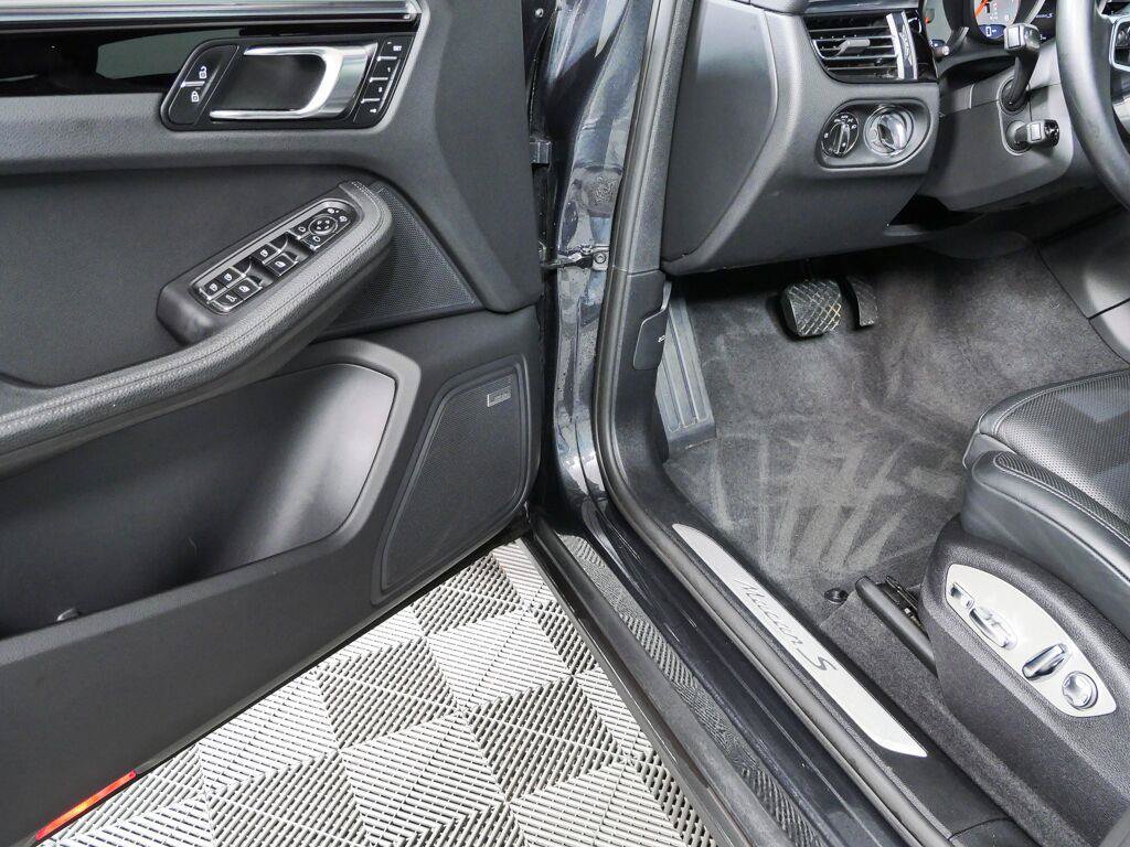 Used 2020 Porsche Macan S AWD/4WD image 8