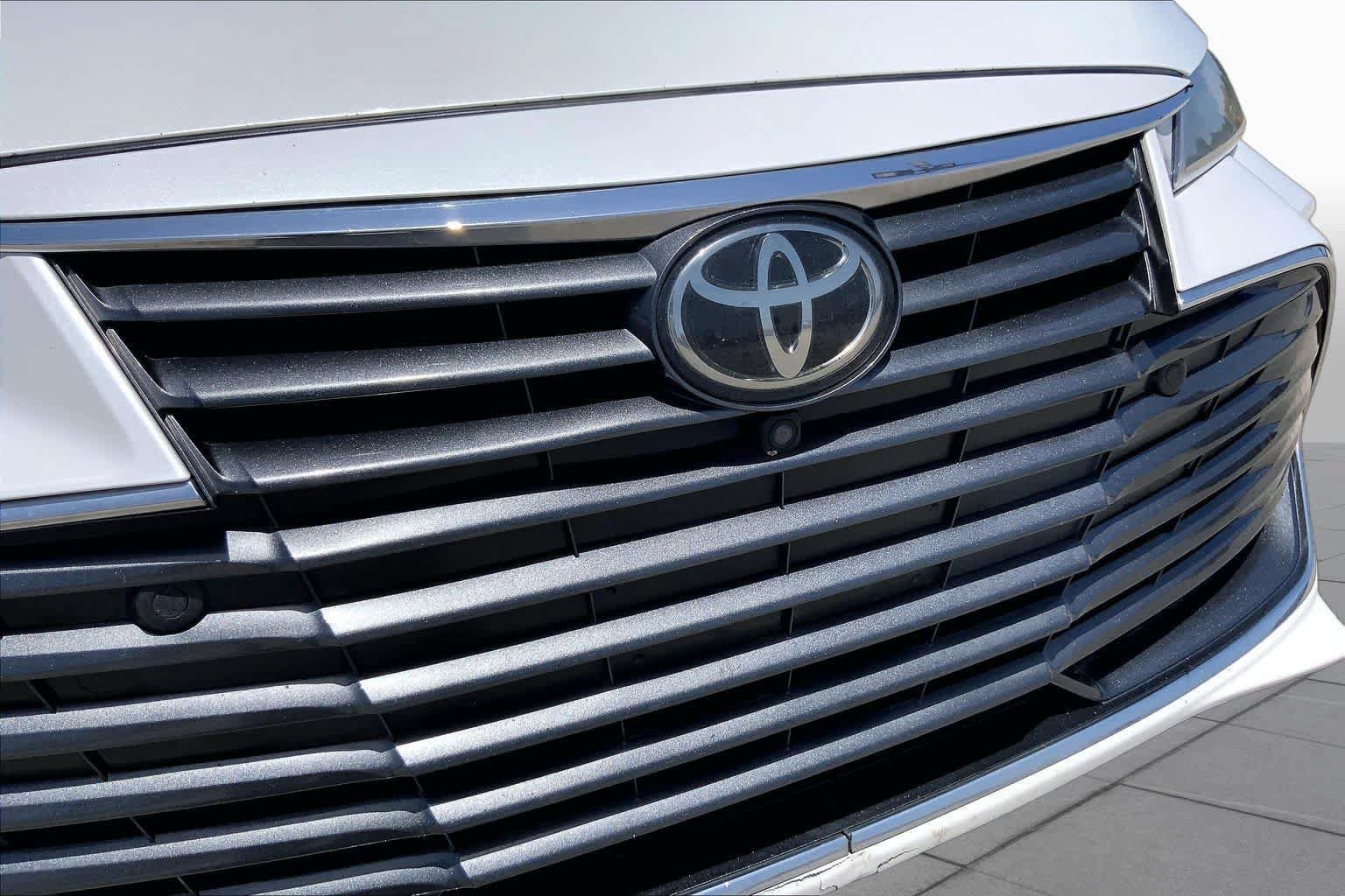 Used 2022 Toyota Avalon Limited w/ Advanced Safety Package FWD image 29