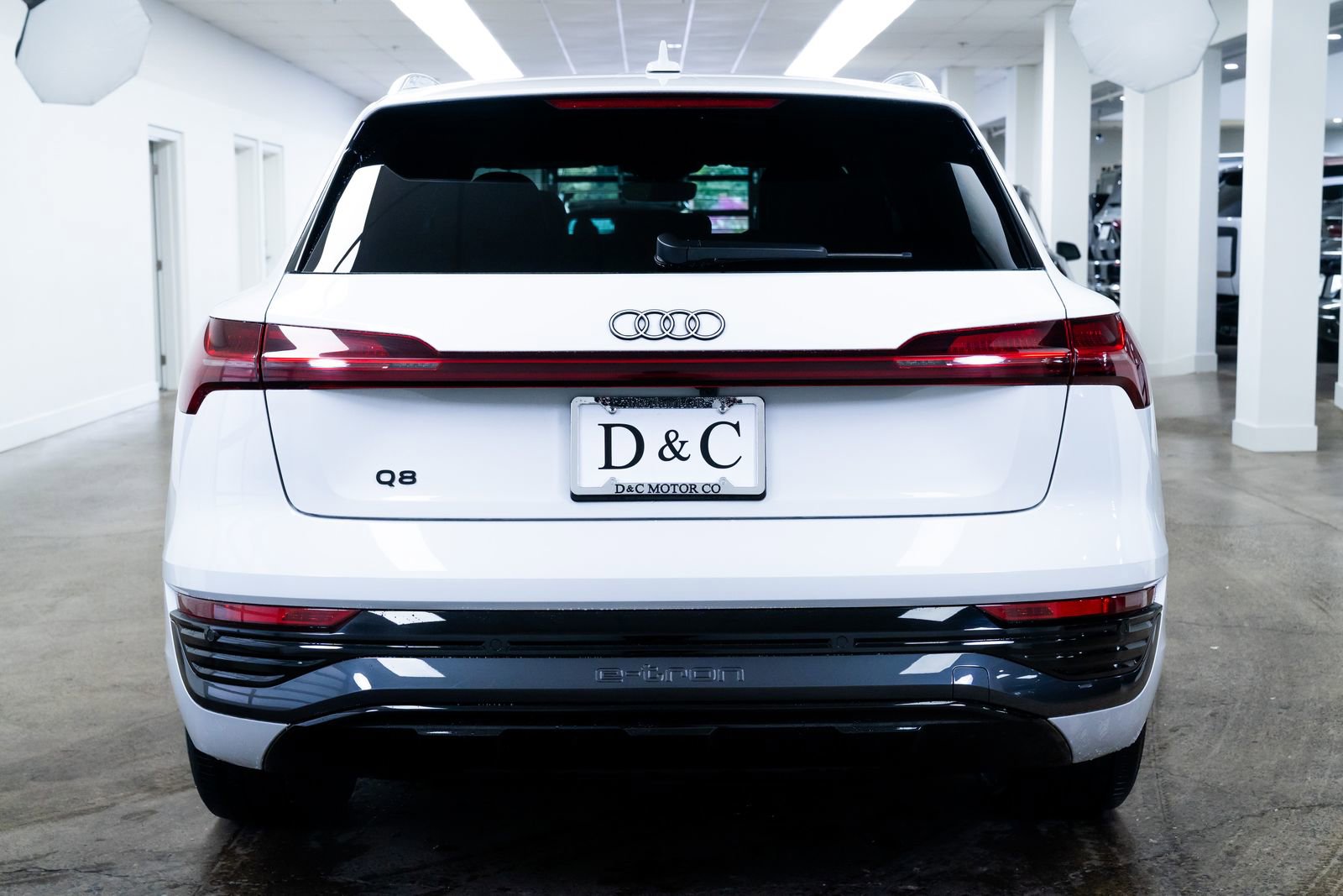 Used 2024 Audi Q8 e-tron Premium image 5