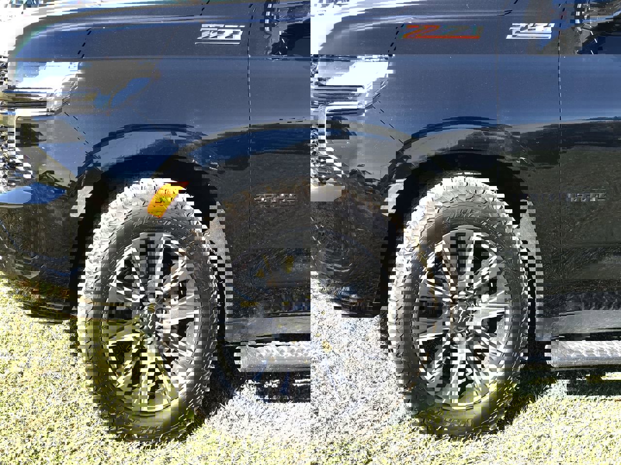 Used 2022 Chevrolet Tahoe Z71 w/ Z71 Off-Road Package image 2