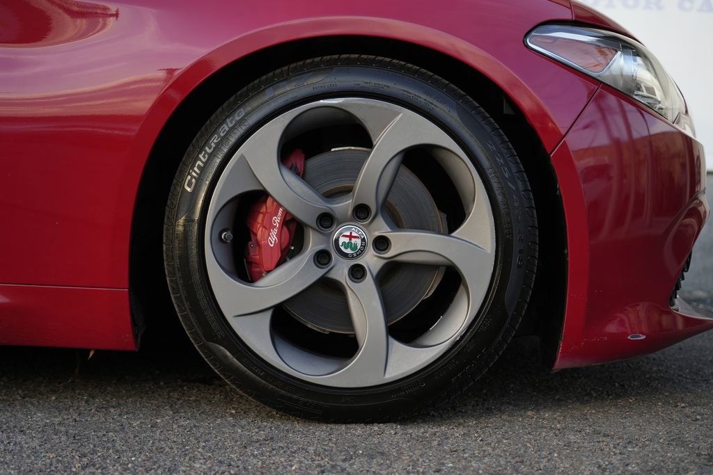 Used 2018 Alfa Romeo Giulia image 10