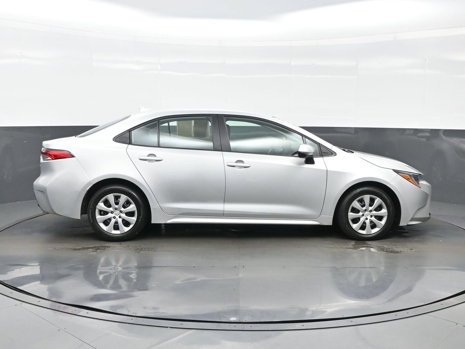 Used 2025 Toyota Corolla LE FWD image 7
