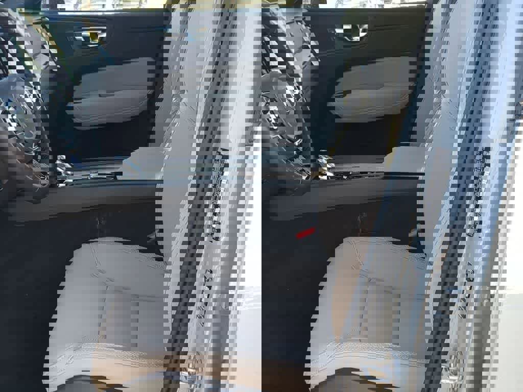 New 2026 Volvo XC60 T8 Plus w/ Protection Package Premier image 15