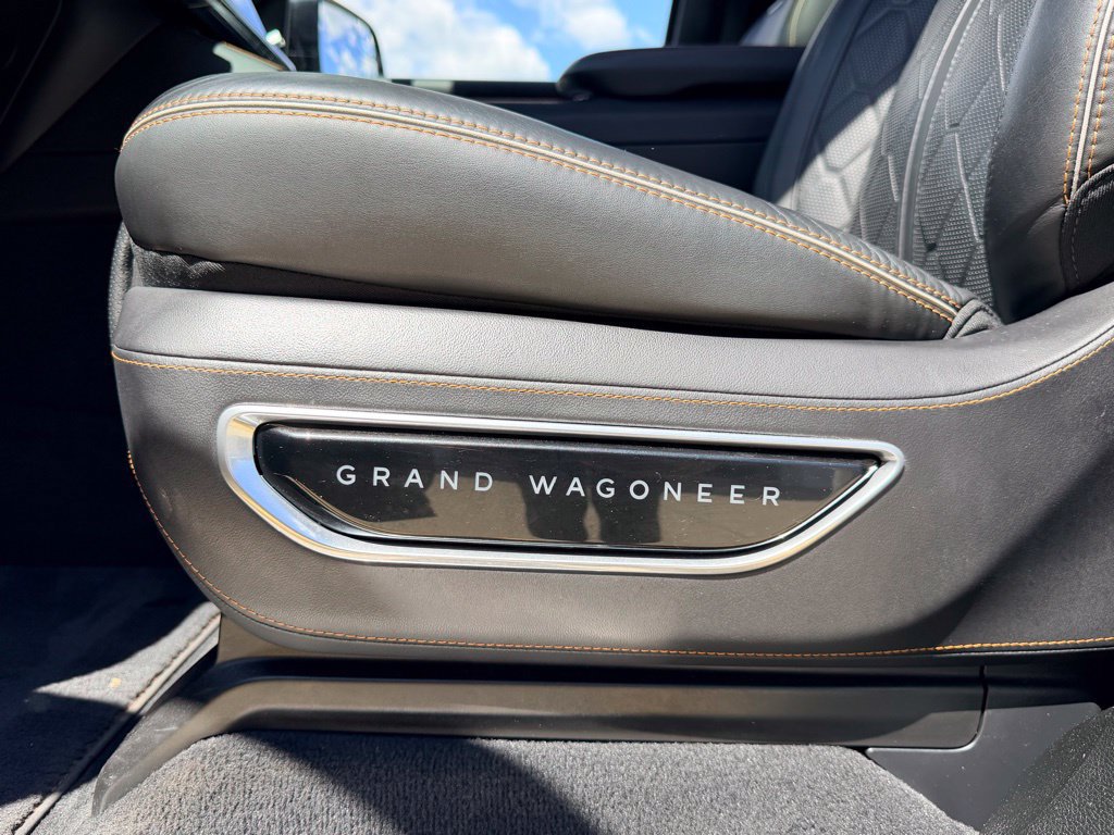 Used 2022 Jeep Grand Wagoneer Series III w/ Rear Seat Video Group 1 AWD/4WD image 10