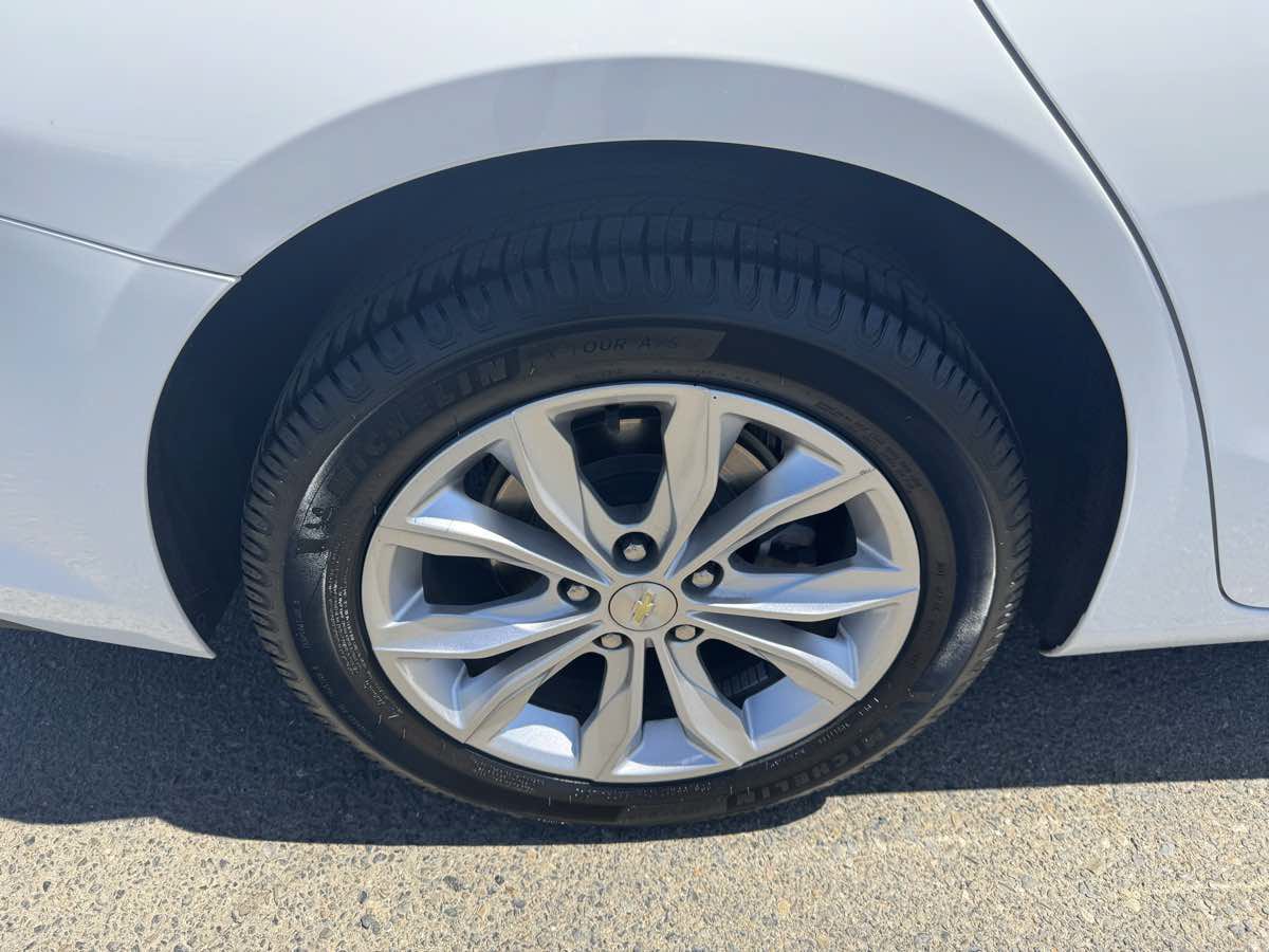 Used 2019 Chevrolet Malibu LT FWD image 40