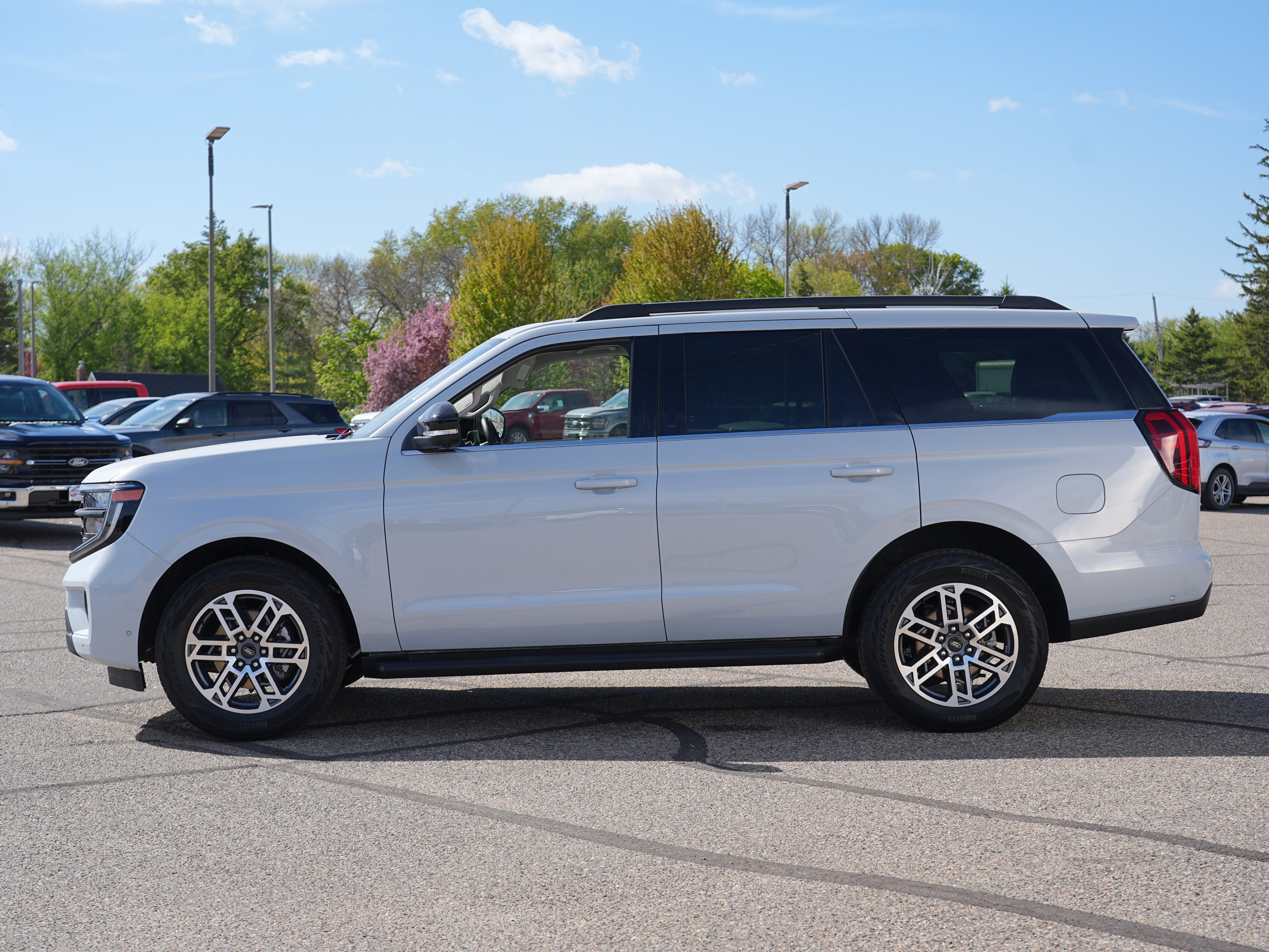 Used 2025 Ford Expedition Active AWD/4WD image 7
