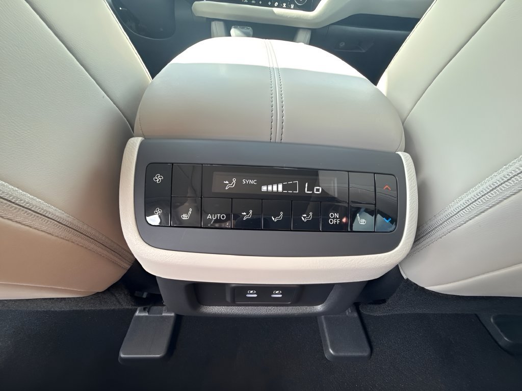 Used 2026 Nissan Pathfinder SL w/ SL Premium Package AWD/4WD image 12