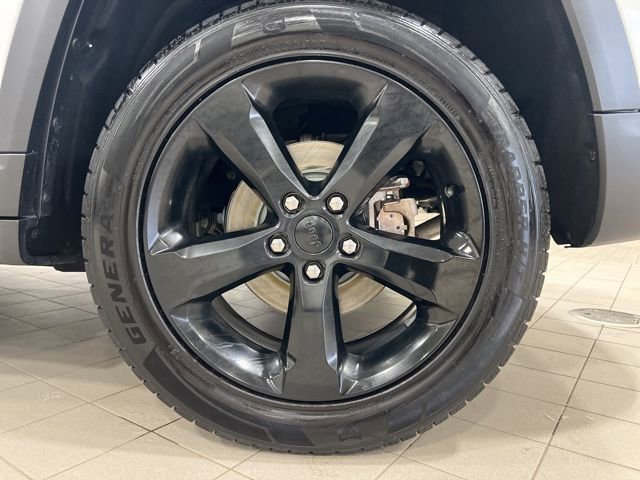 Used 2022 Jeep Grand Cherokee Altitude AWD/4WD image 23