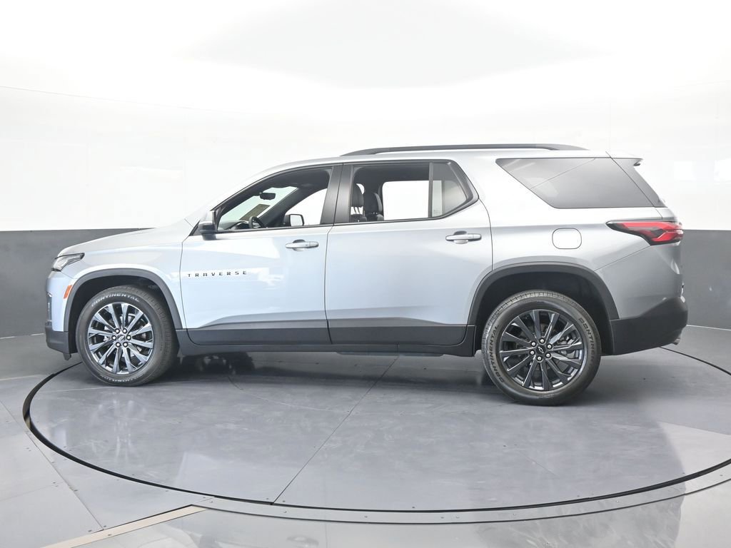 Used 2023 Chevrolet Traverse RS image 3