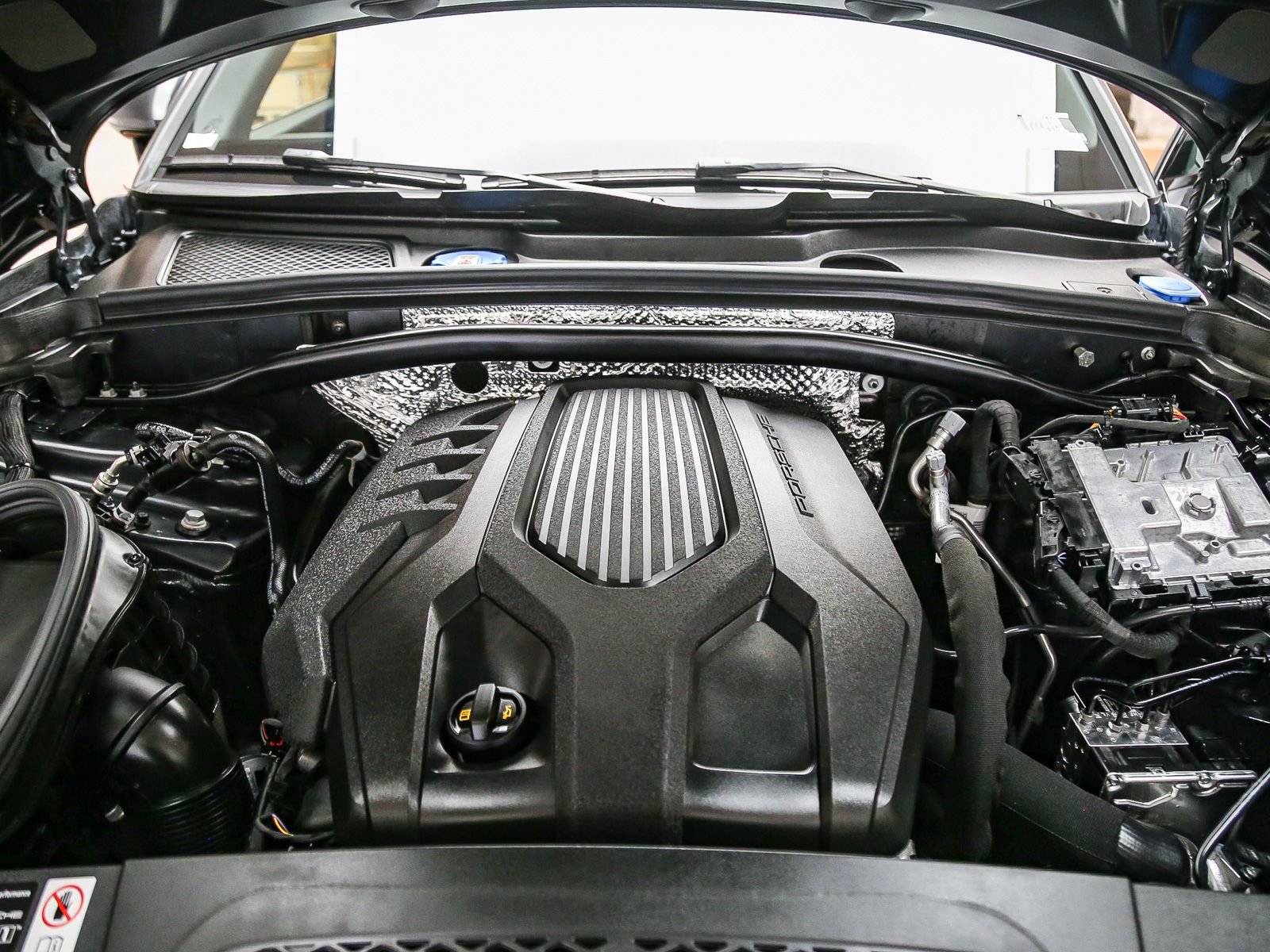 Certified 2026 Porsche Macan AWD/4WD image 32