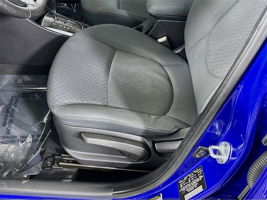 Used 2012 Hyundai Accent SE image 21