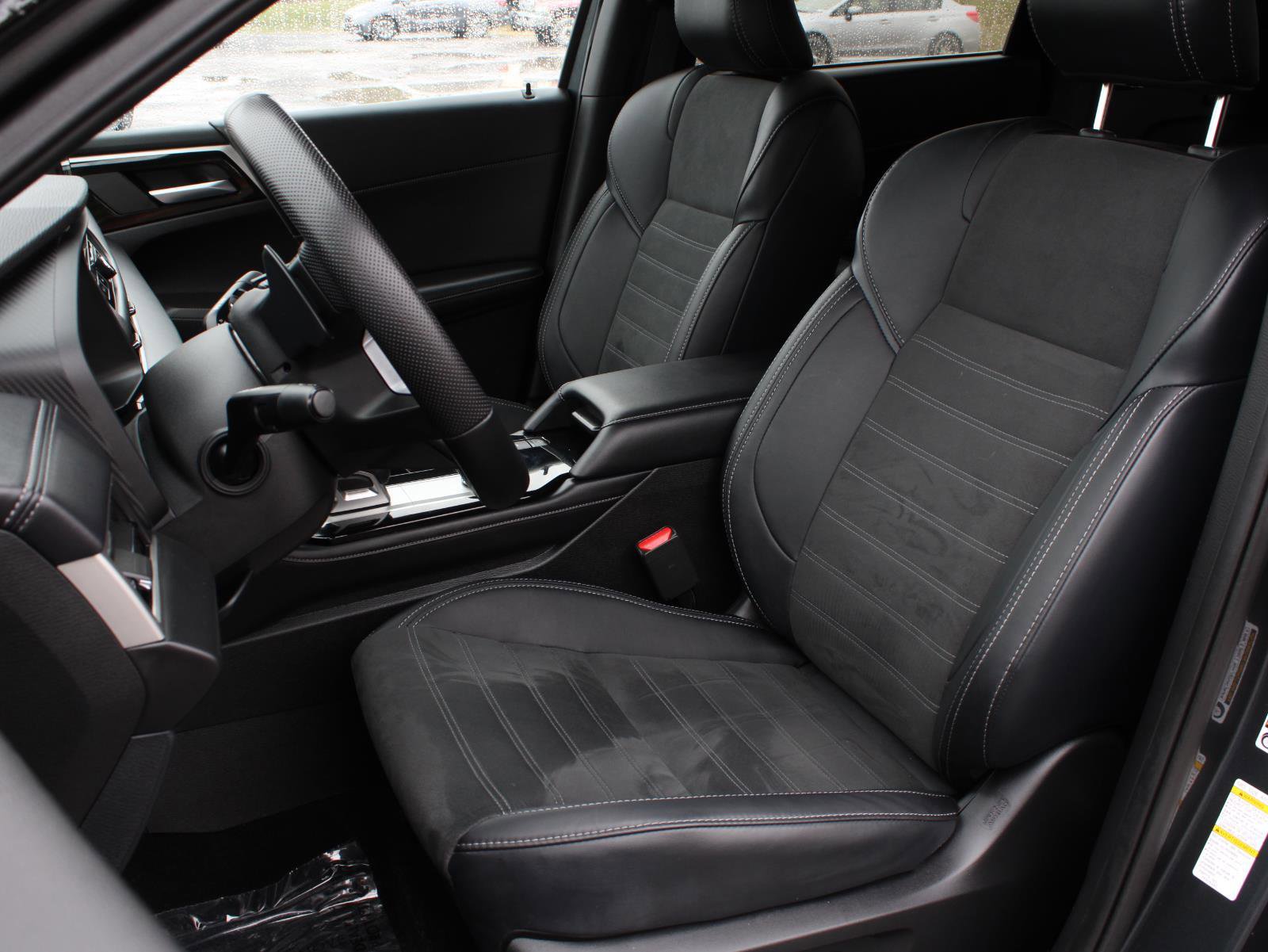 Used 2025 Mitsubishi Outlander SE image 15