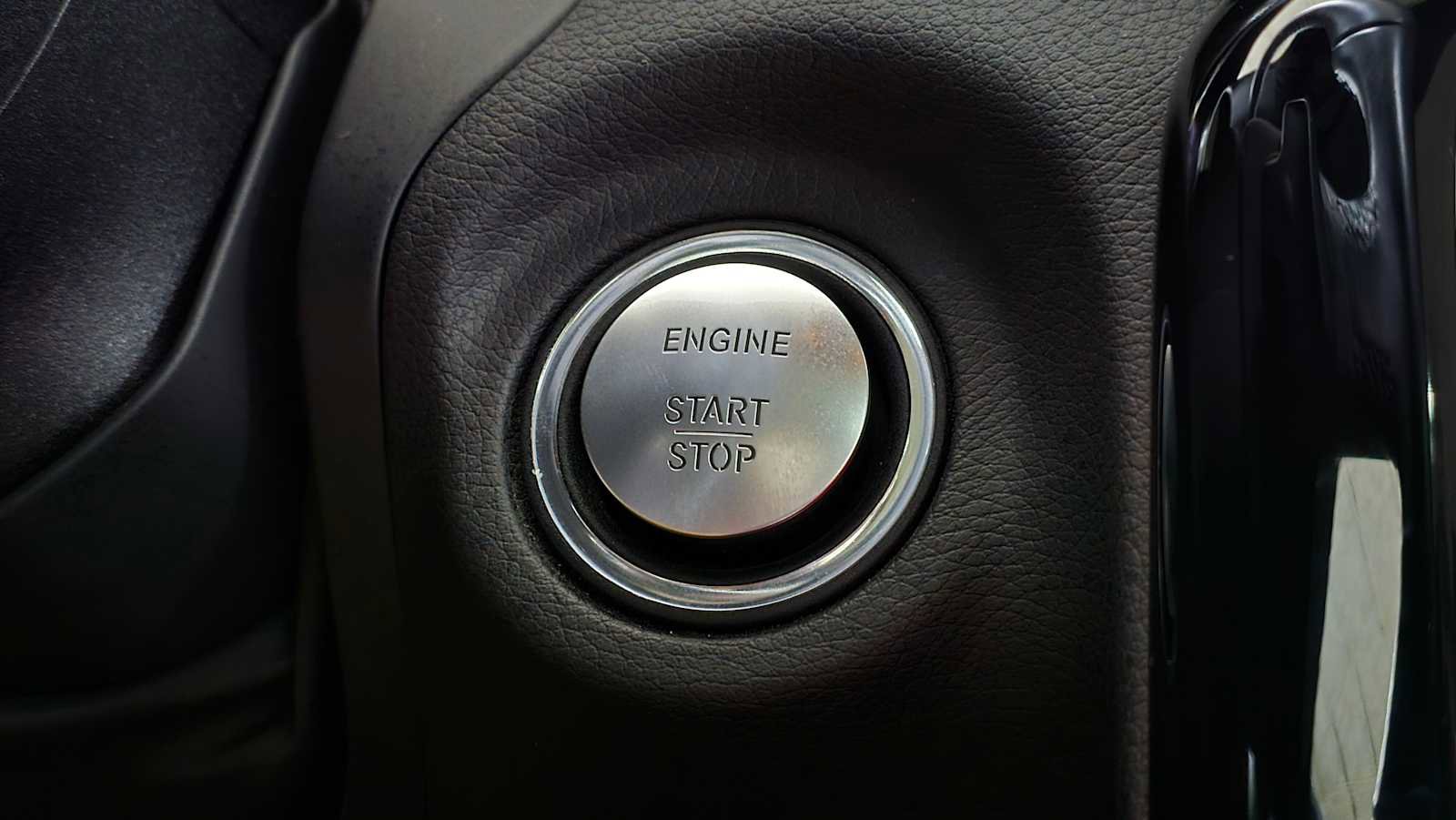 Used 2016 Mercedes-Benz SLK 300 image 33