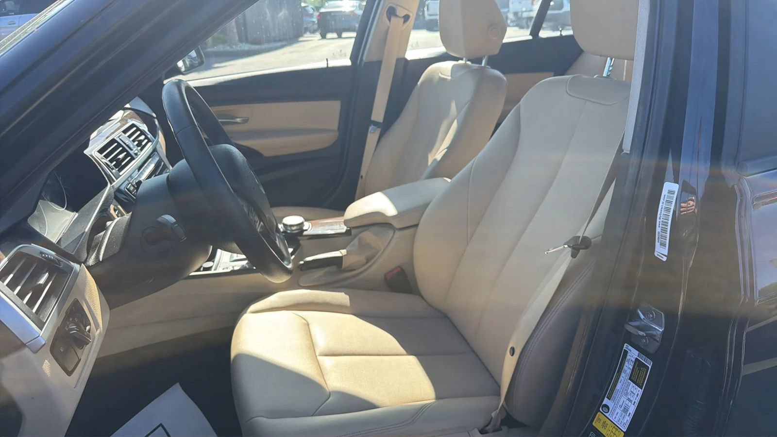 Used 2017 BMW 320i xDrive Sedan AWD/4WD image 10