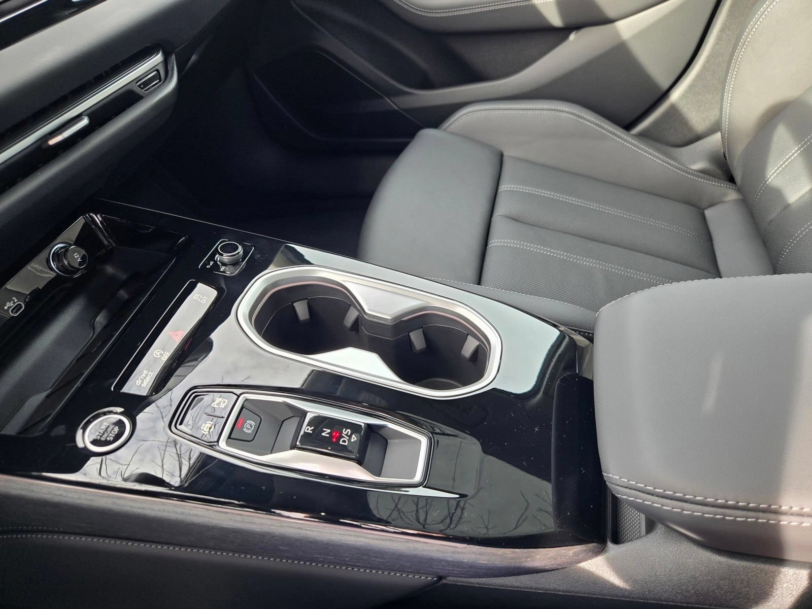 New 2026 Audi A6 Premium Plus AWD/4WD image 25