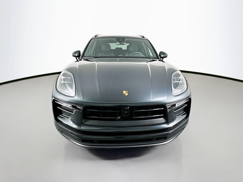 Certified 2026 Porsche Macan AWD/4WD image 6