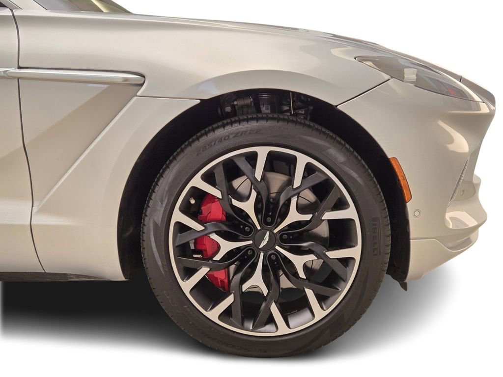 Used 2024 Aston Martin DBX image 8