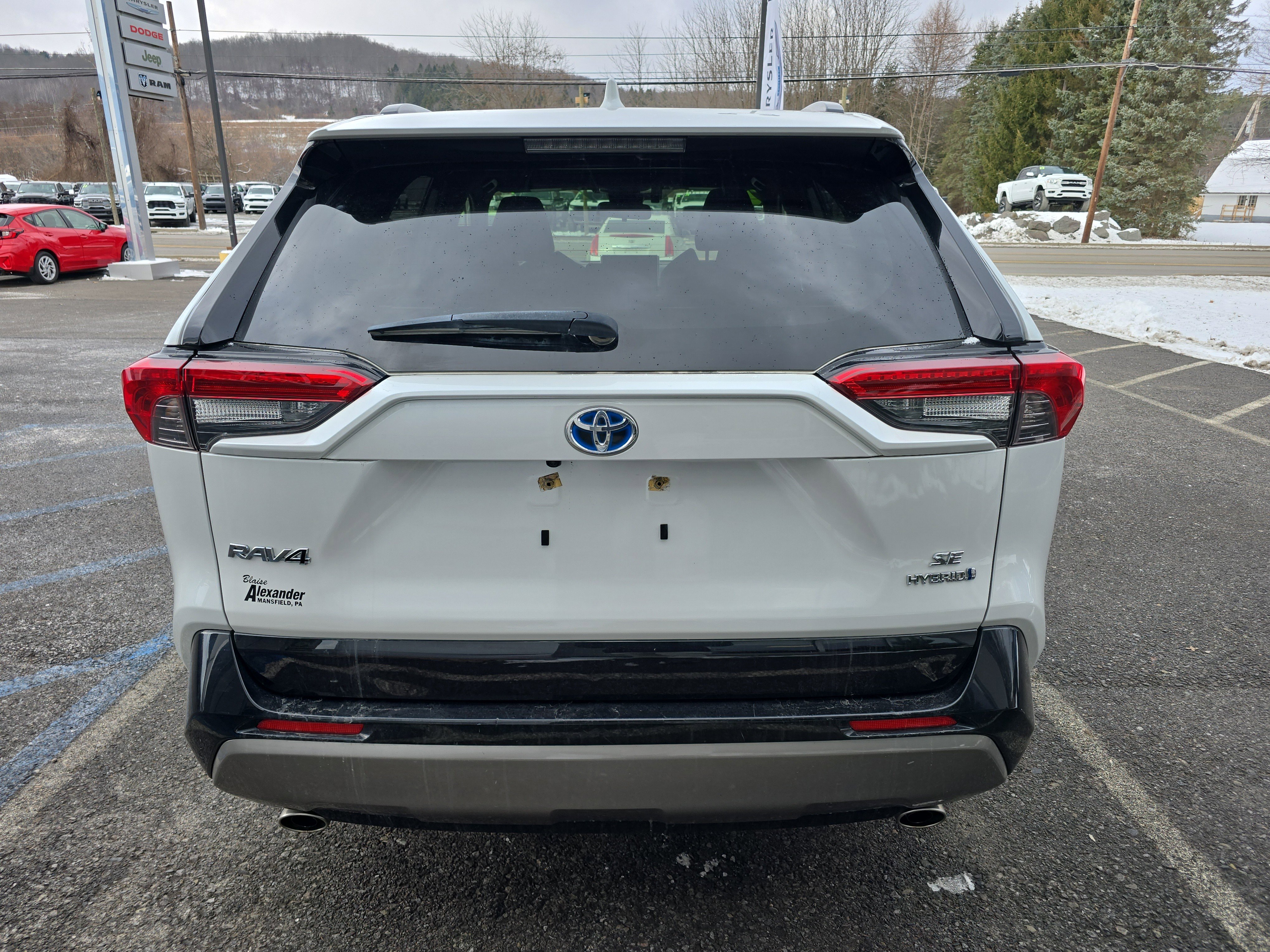 Used 2023 Toyota RAV4 SE video 4