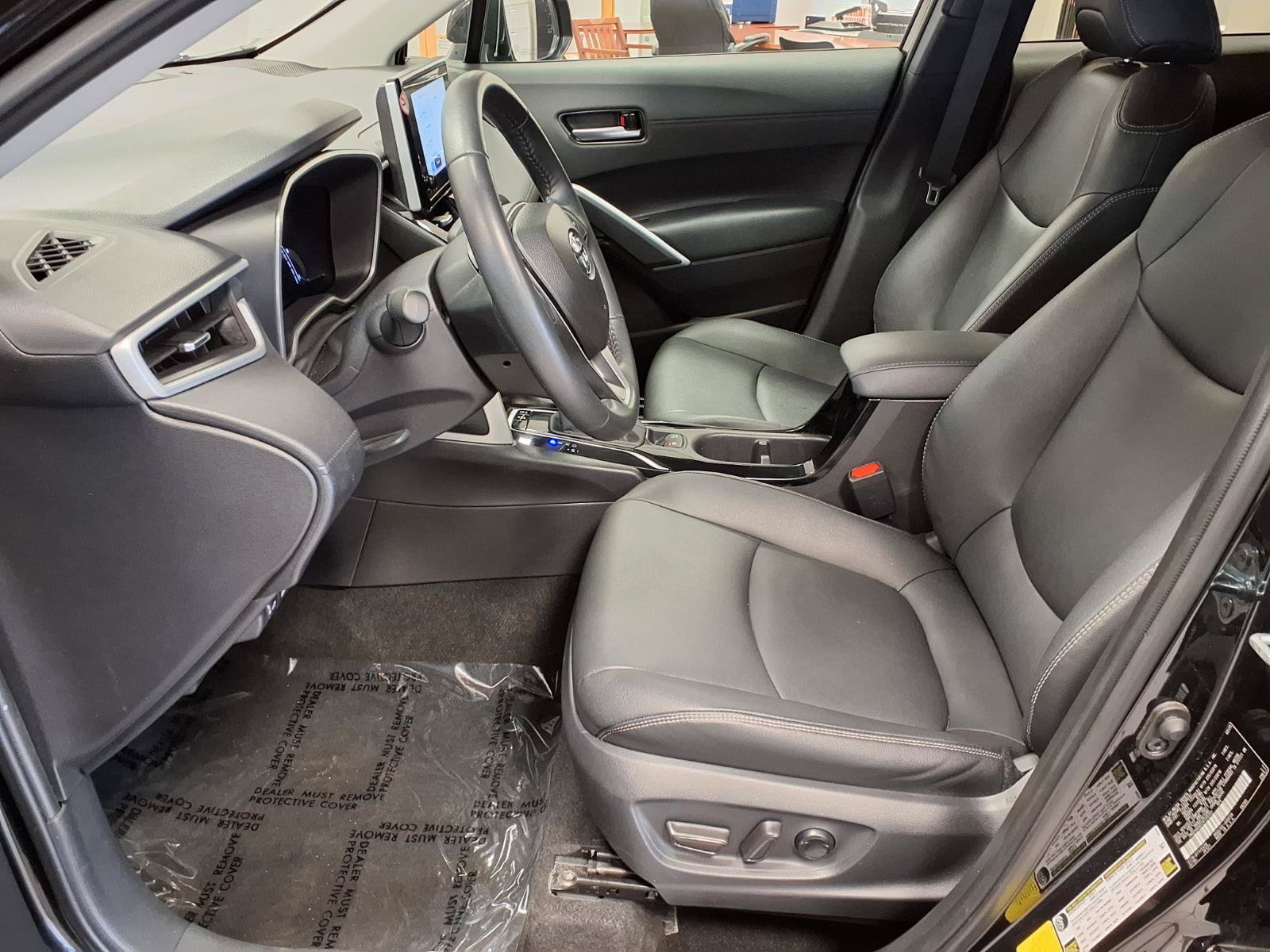 Used 2025 Toyota Corolla Cross XLE FWD image 19