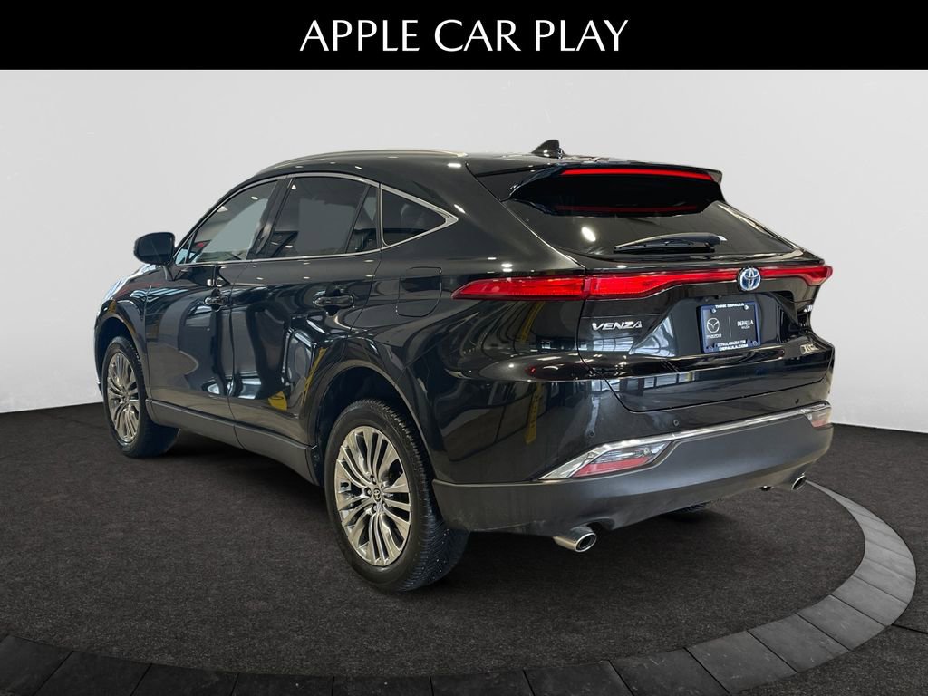 Used 2023 Toyota Venza XLE image 3