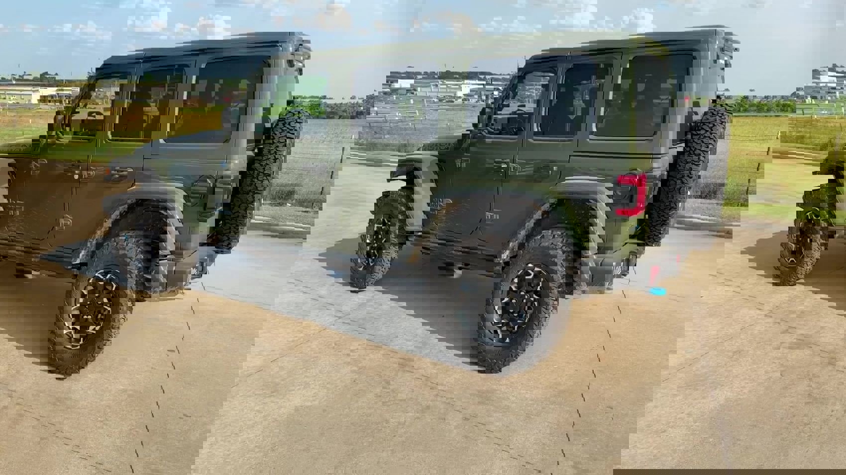 New 2023 Jeep Wrangler Unlimited Rubicon 4xe w/ Cold Weather Group image 6