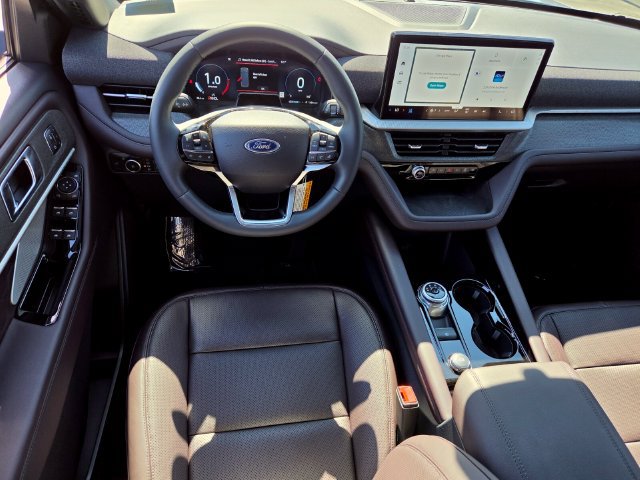 New 2026 Ford Explorer Platinum w/ LUX Leather Package AWD/4WD image 8
