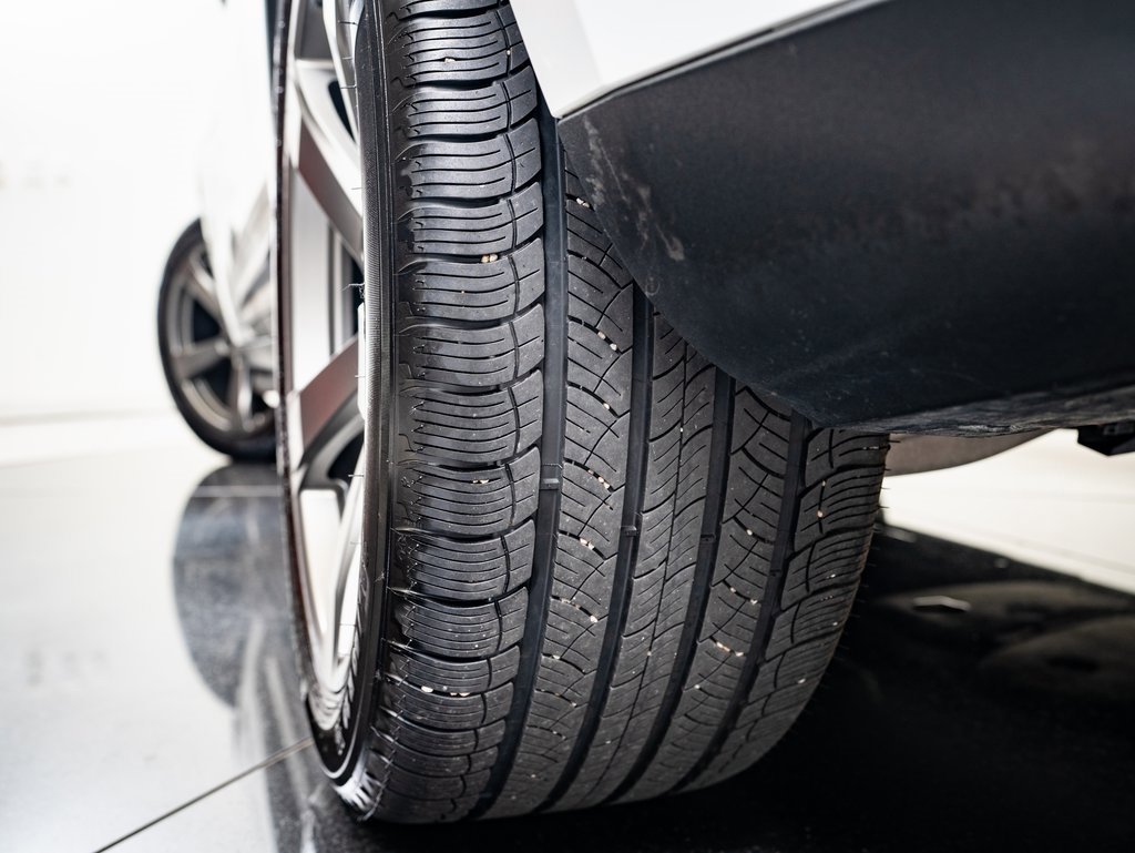 Certified 2024 Porsche Macan image 39