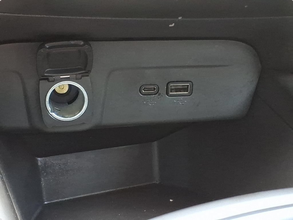 Used 2025 Chevrolet Trax LS w/ LS Convenience Package FWD image 16