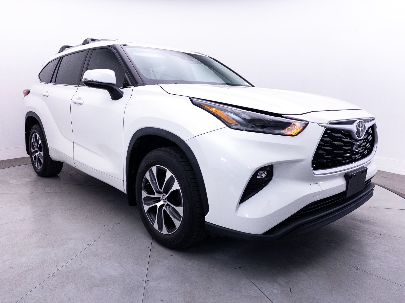 Used 2021 Toyota Highlander XLE AWD/4WD image 12