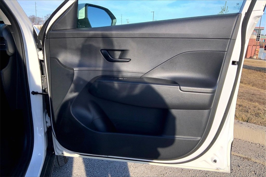 Used 2025 Hyundai Kona SEL image 22