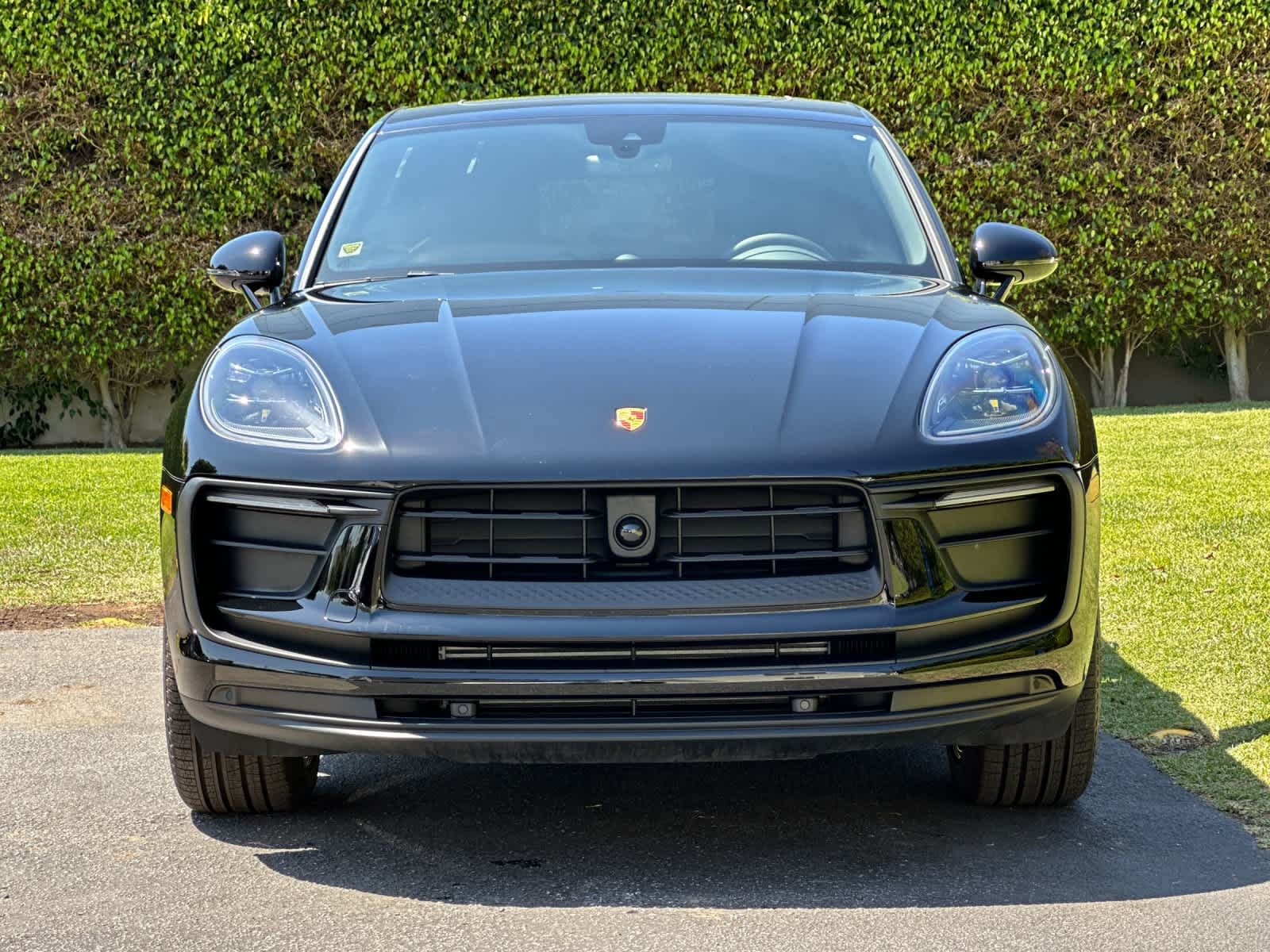 Certified 2025 Porsche Macan AWD/4WD image 11
