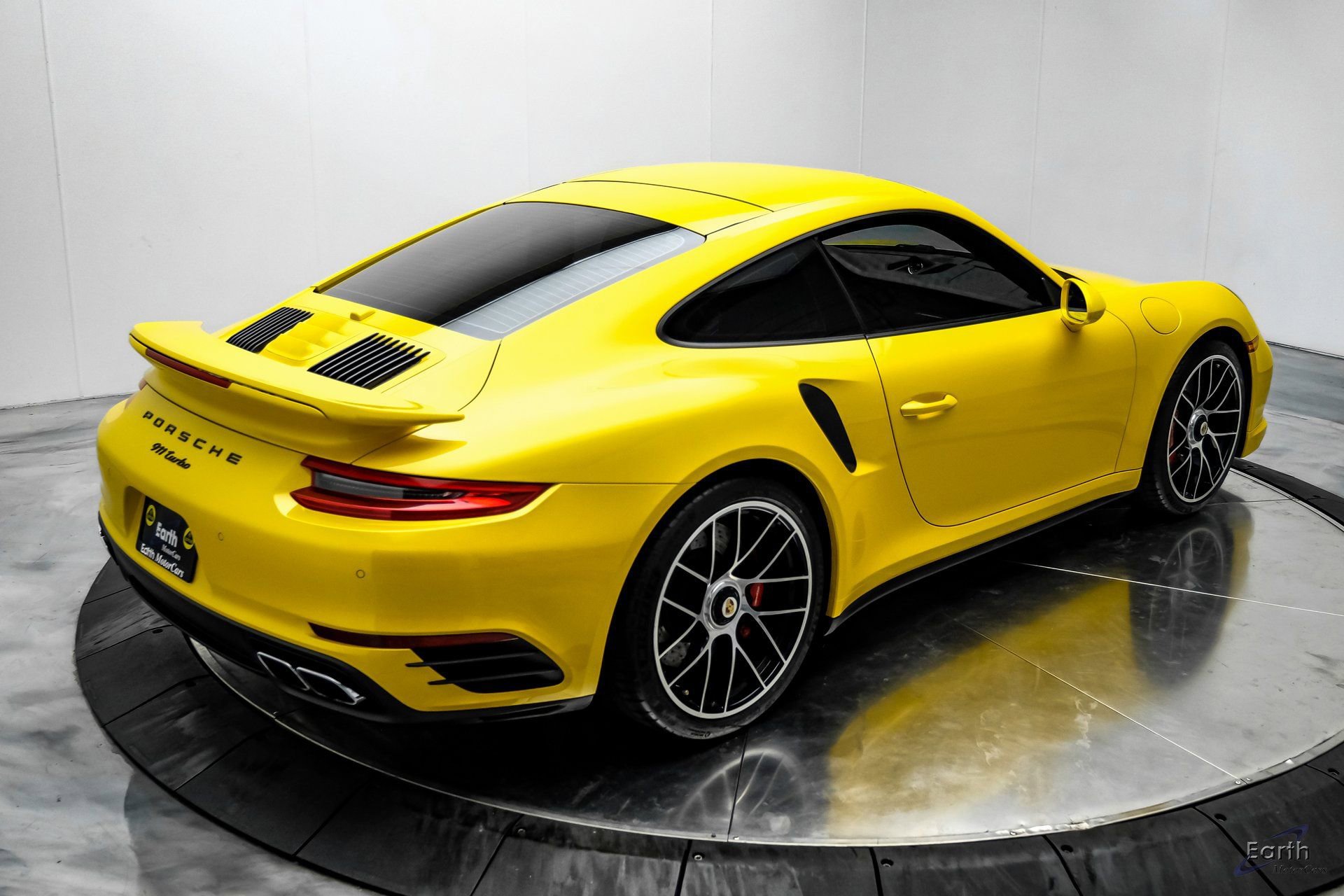 Used 2018 Porsche 911 Turbo S image 17